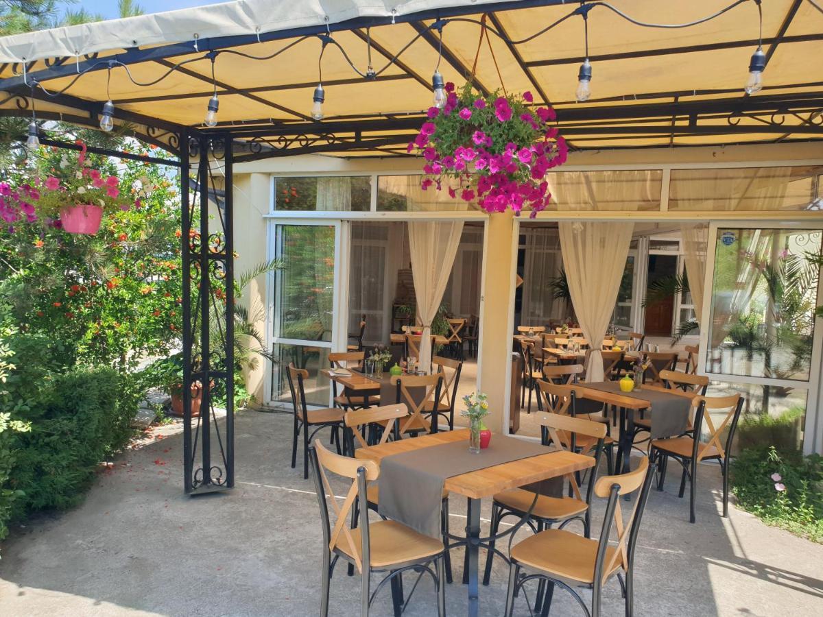 Hotel Feniks 洛泽内茨 外观 照片
