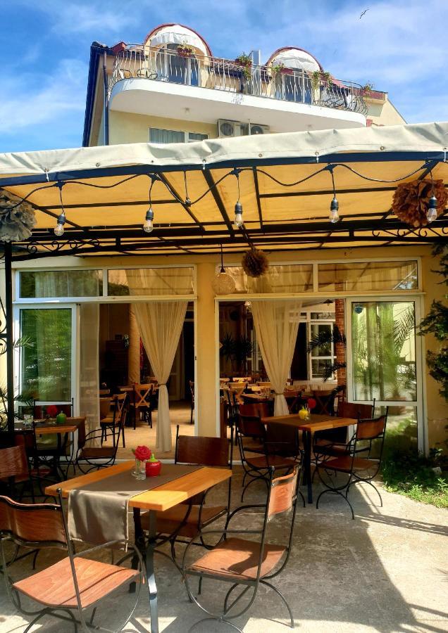 Hotel Feniks 洛泽内茨 外观 照片