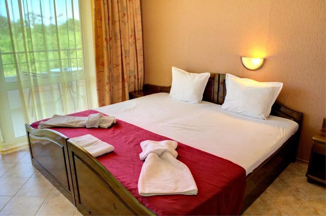 Hotel Feniks 洛泽内茨 外观 照片