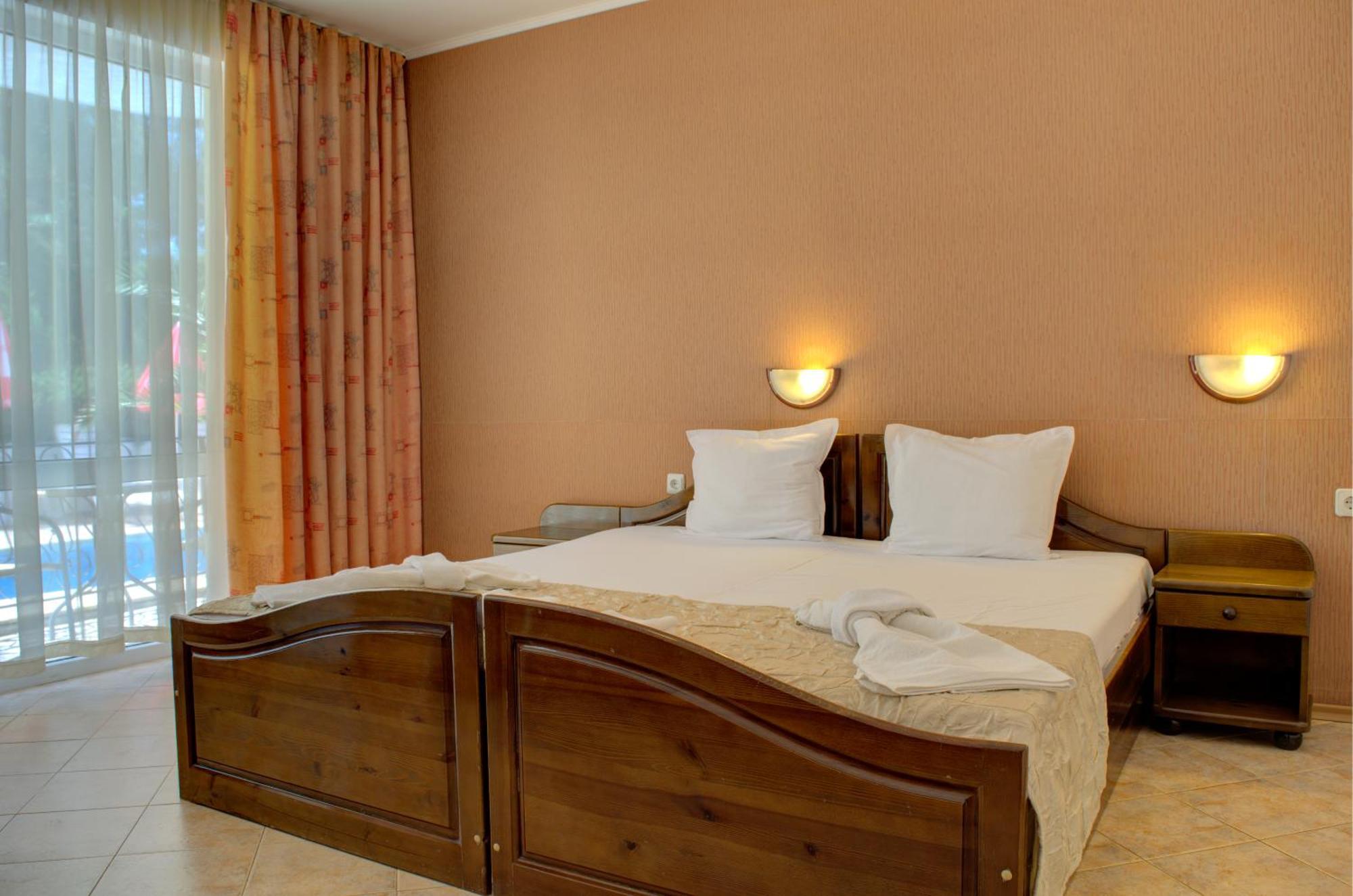 Hotel Feniks 洛泽内茨 外观 照片